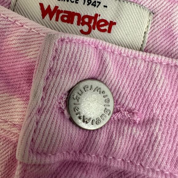 Wrangler Mid-Rise Vintage Short W Pockets Pink Denim NWOT Size 4 - Picture 4 of 9